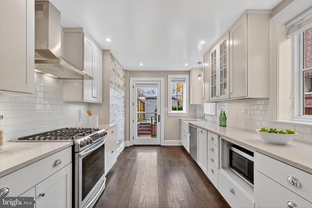 114 4TH STREET NE