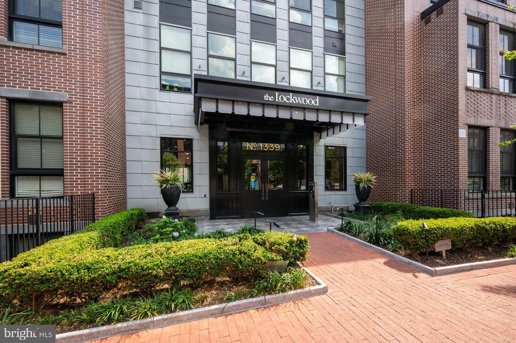 1339 E STREET SE 009