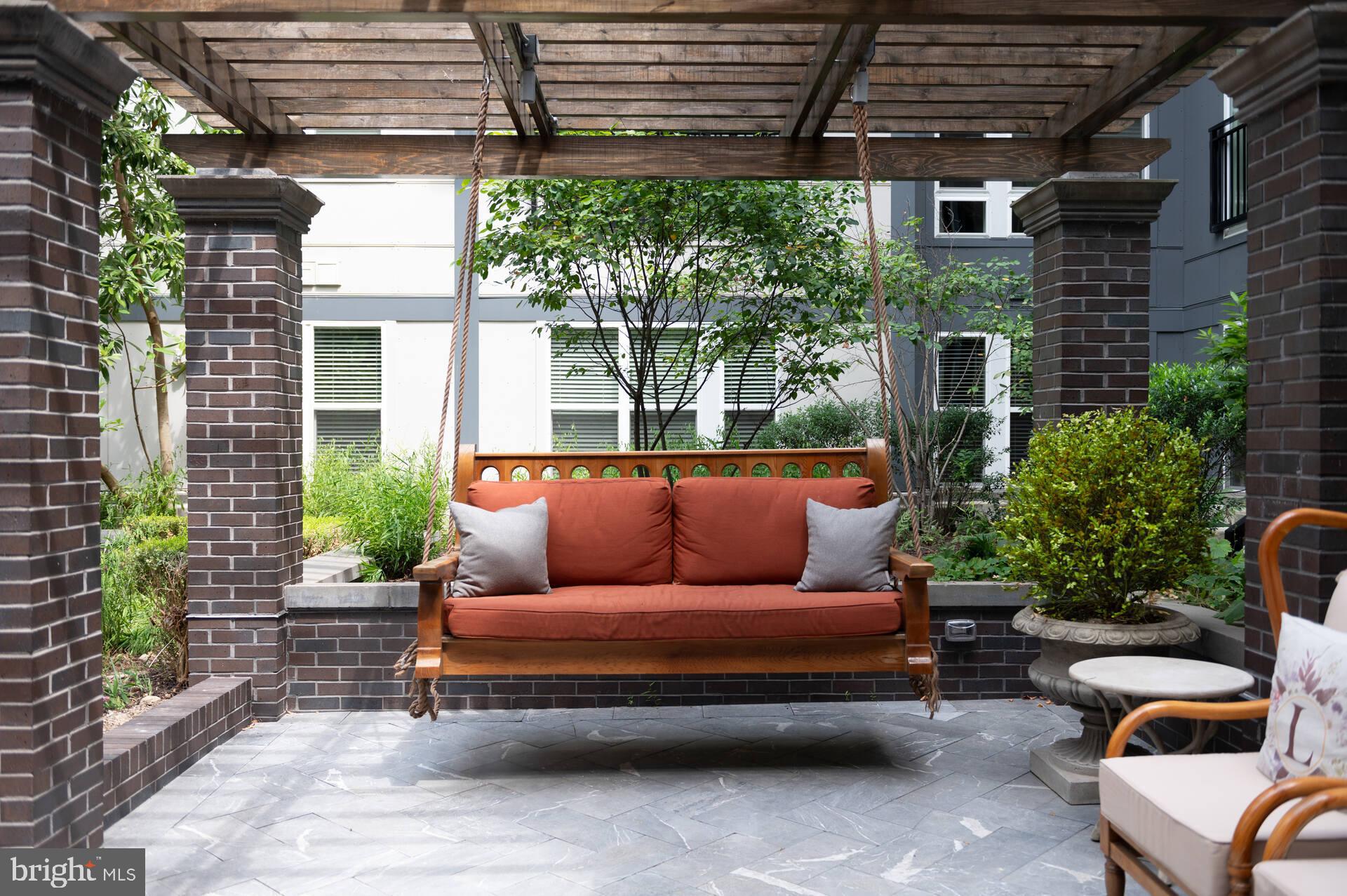 1339 E STREET SE 009