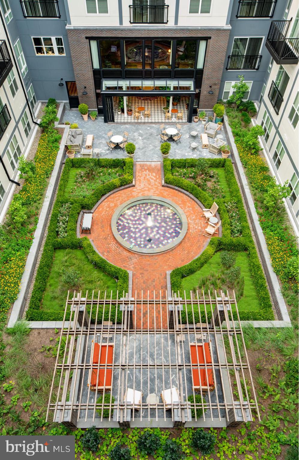 1339 E STREET SE 009