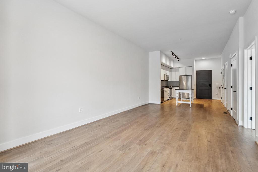 1339 E STREET SE 009