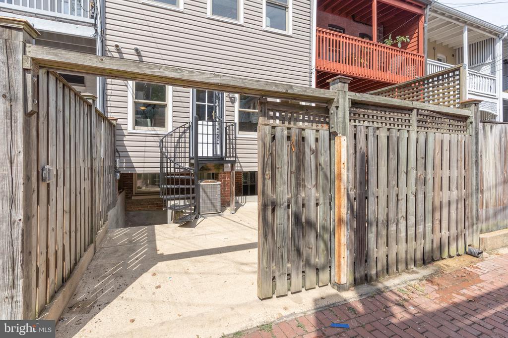 1683 35TH STREET NW A
