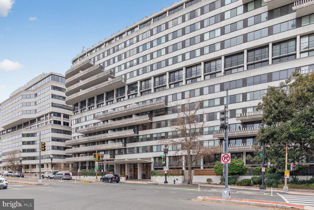 2700 VIRGINIA AVENUE NW 1208