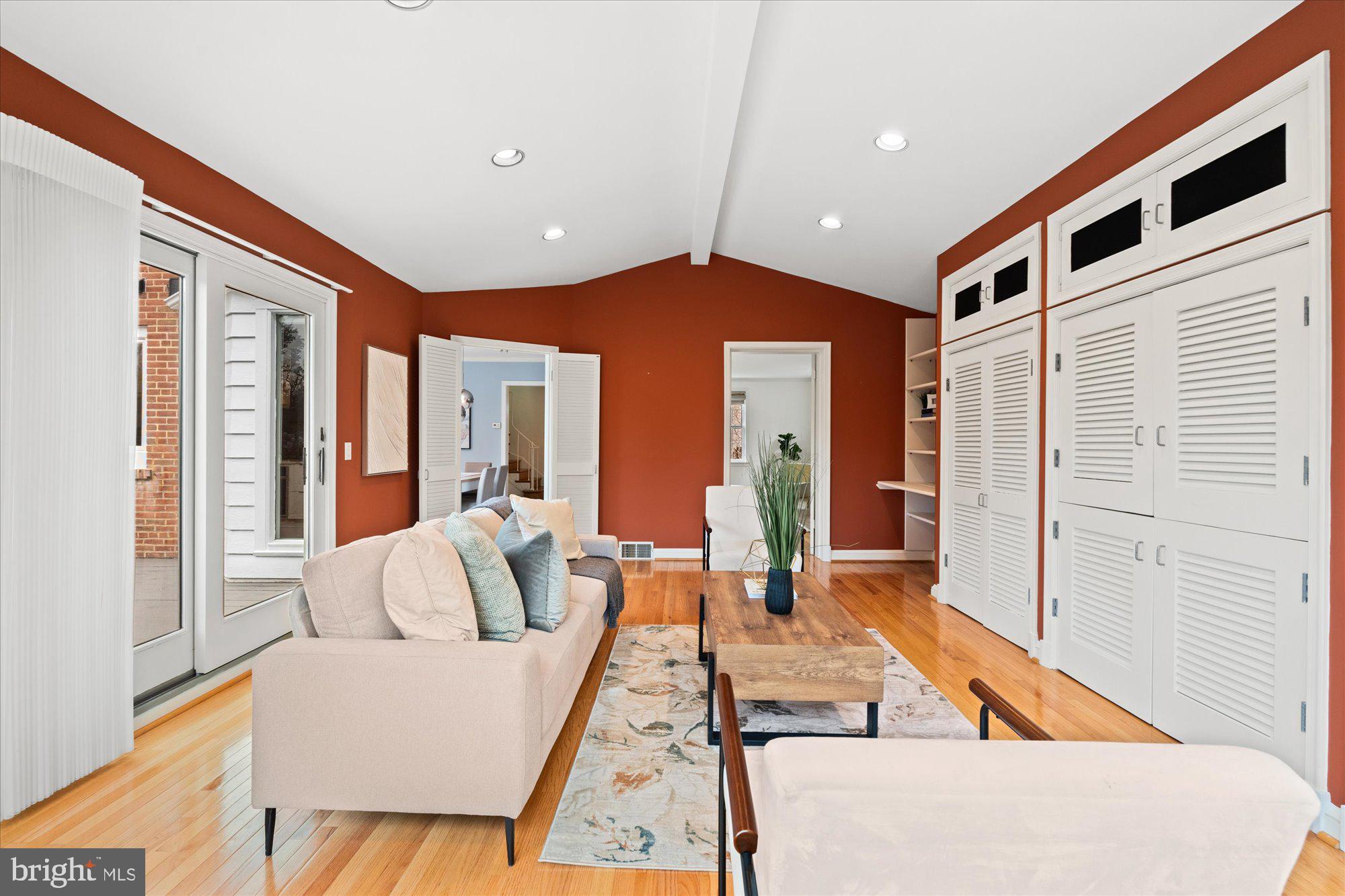 3268 CHESTNUT STREET NW