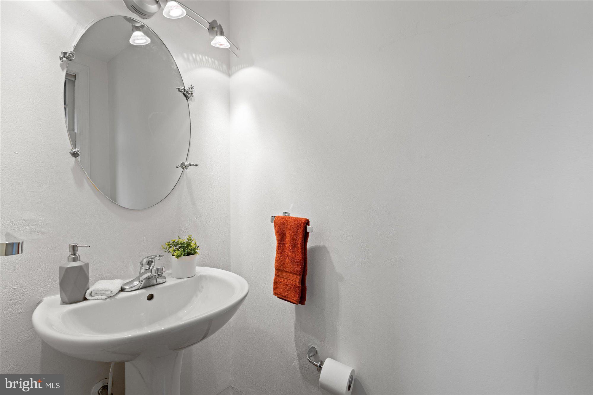 3268 CHESTNUT STREET NW