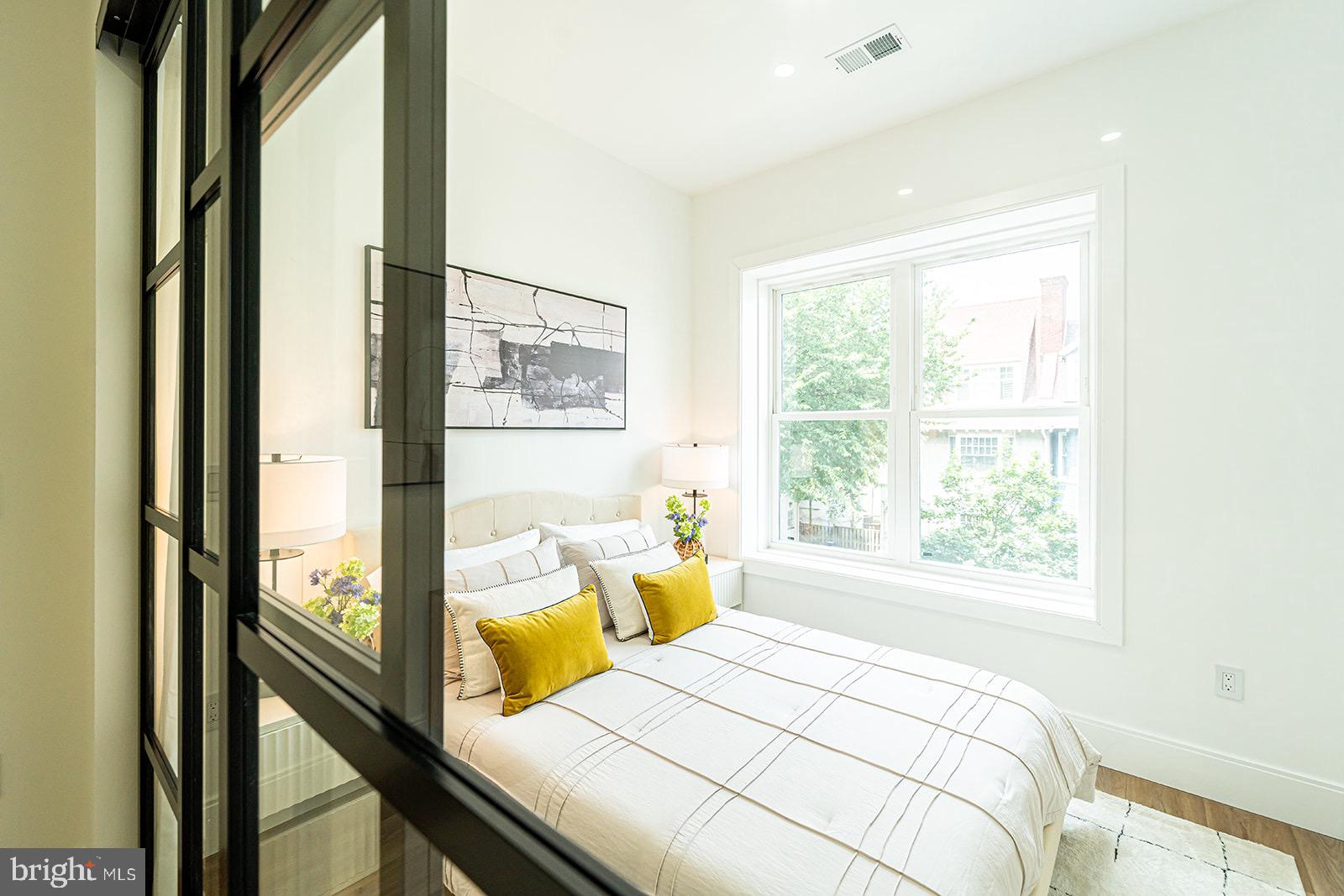 2517 ONTARIO ROAD NW 5