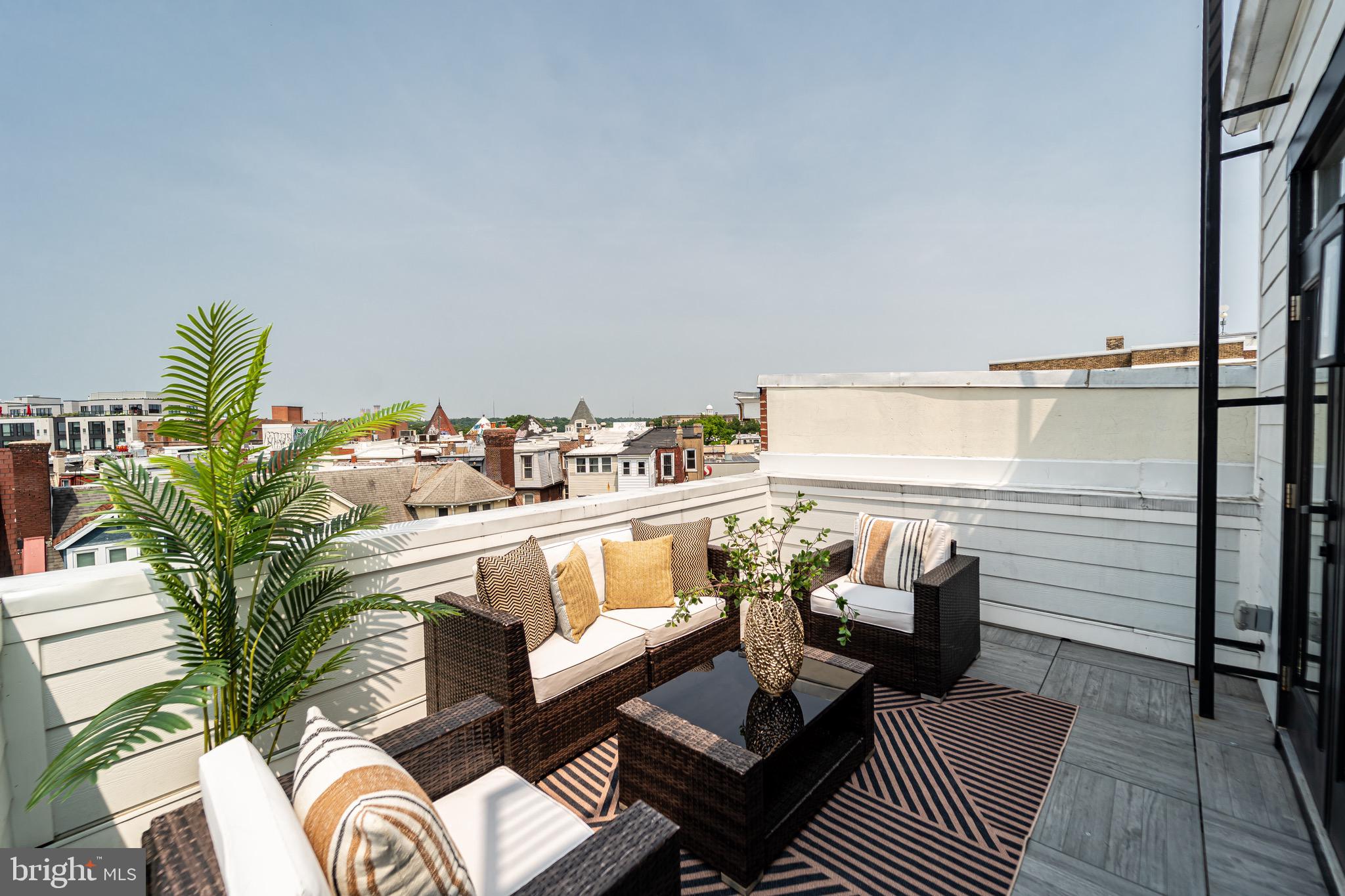 2517 ONTARIO ROAD NW PH8