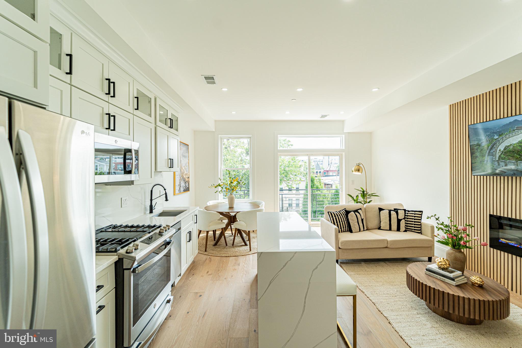 2517 ONTARIO ROAD NW PH8