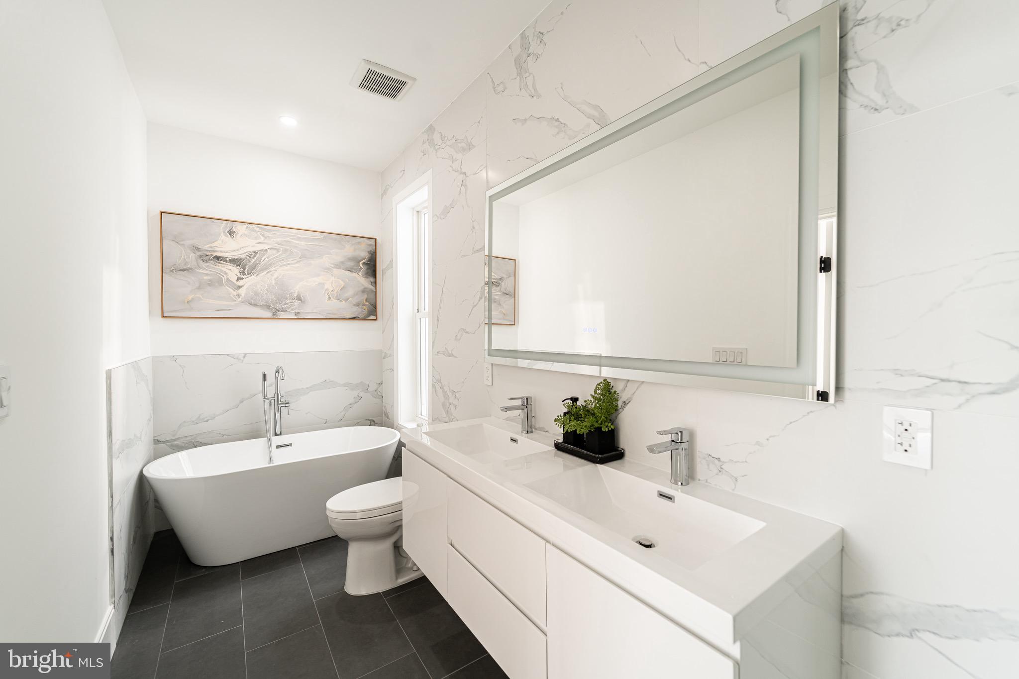 2517 ONTARIO ROAD NW PH8