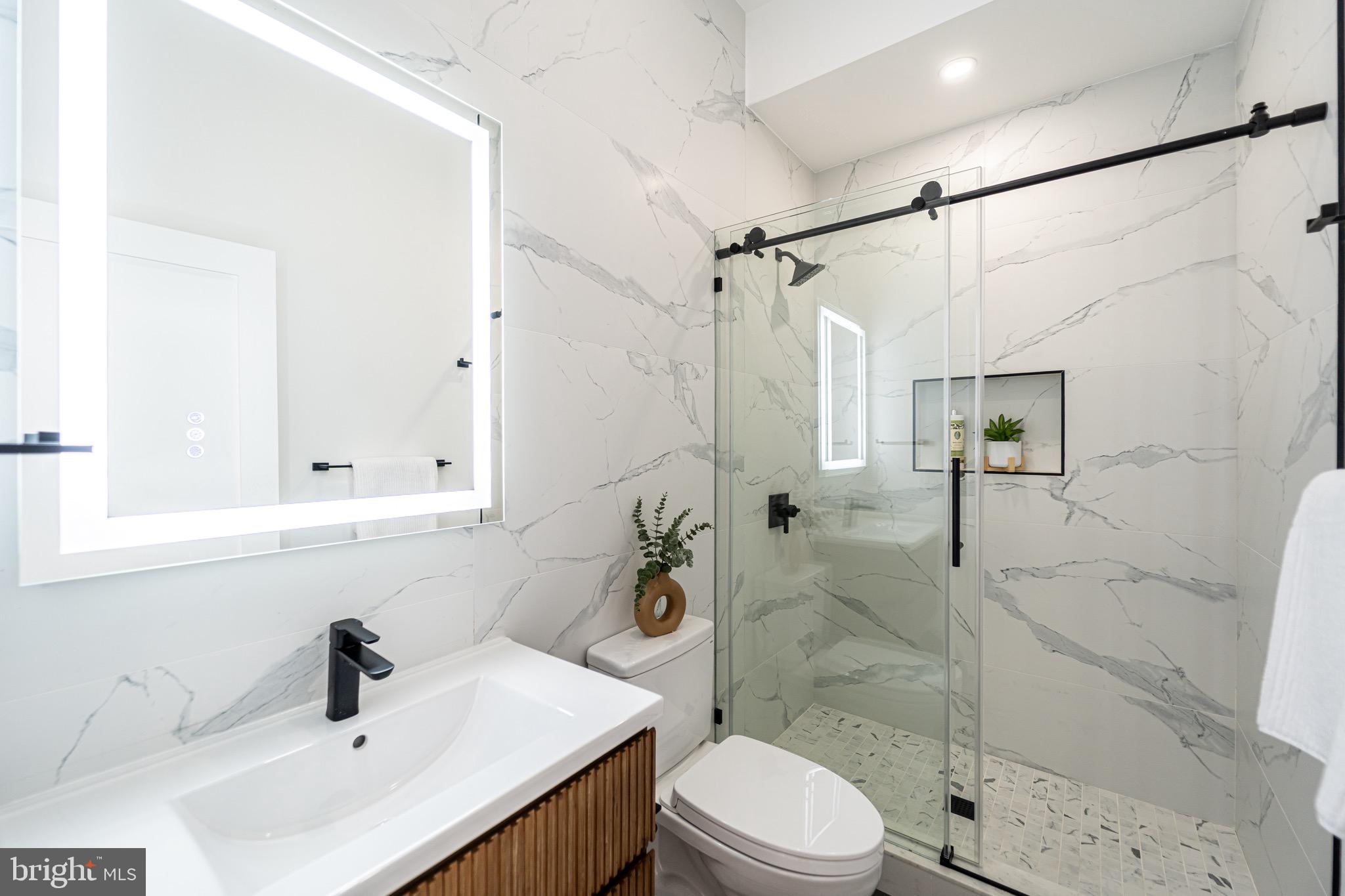 2517 ONTARIO ROAD NW PH8