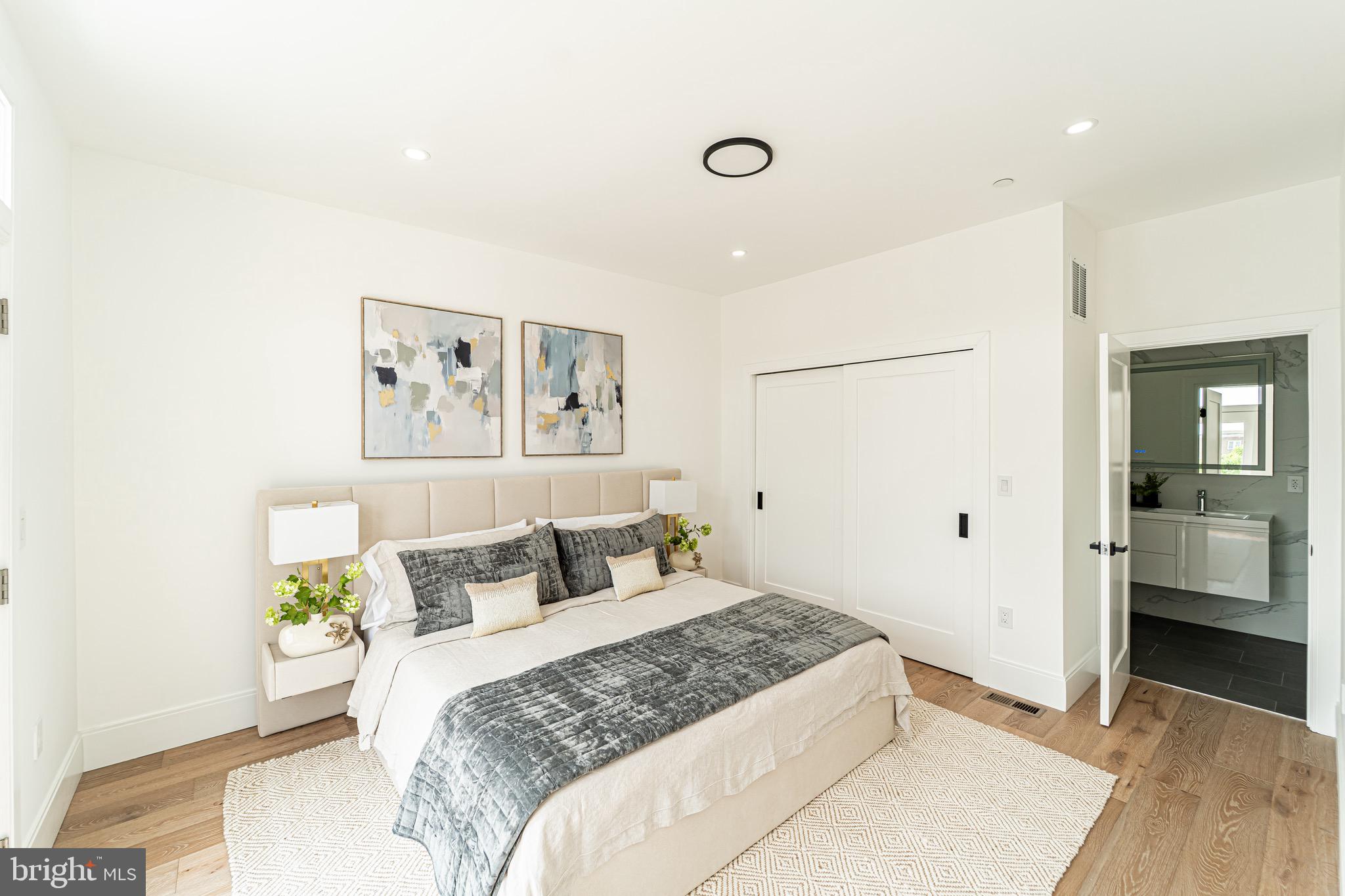 2517 ONTARIO ROAD NW PH8