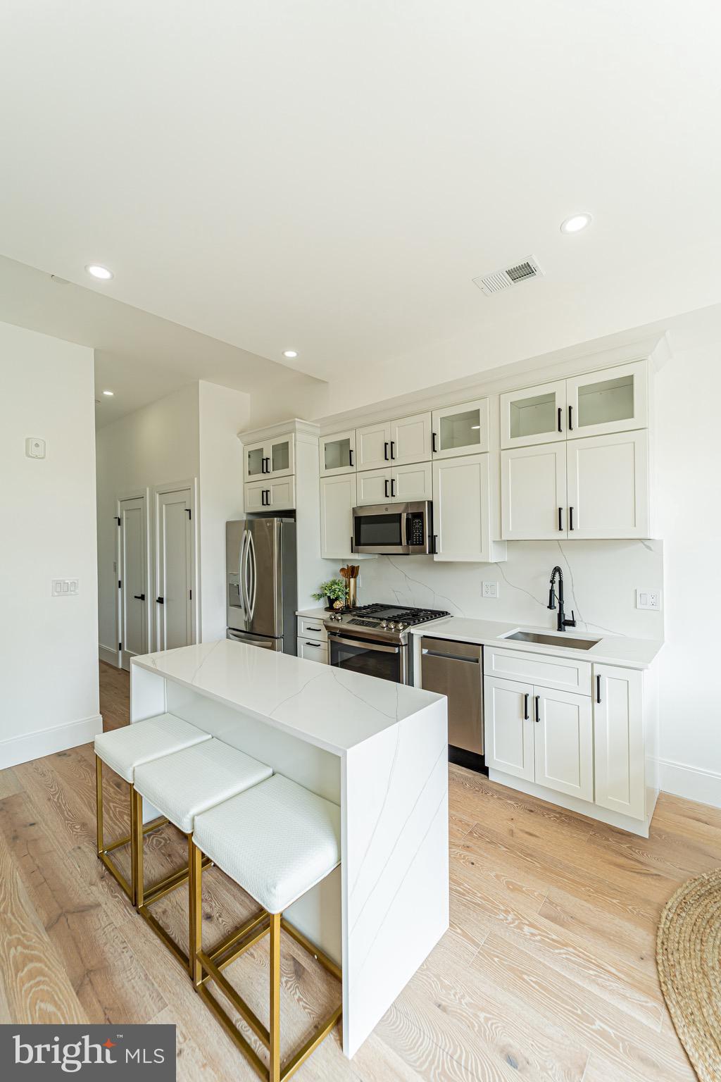 2517 ONTARIO ROAD NW PH8