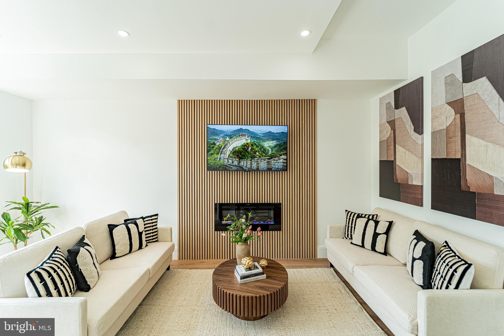 2517 ONTARIO ROAD NW PH8