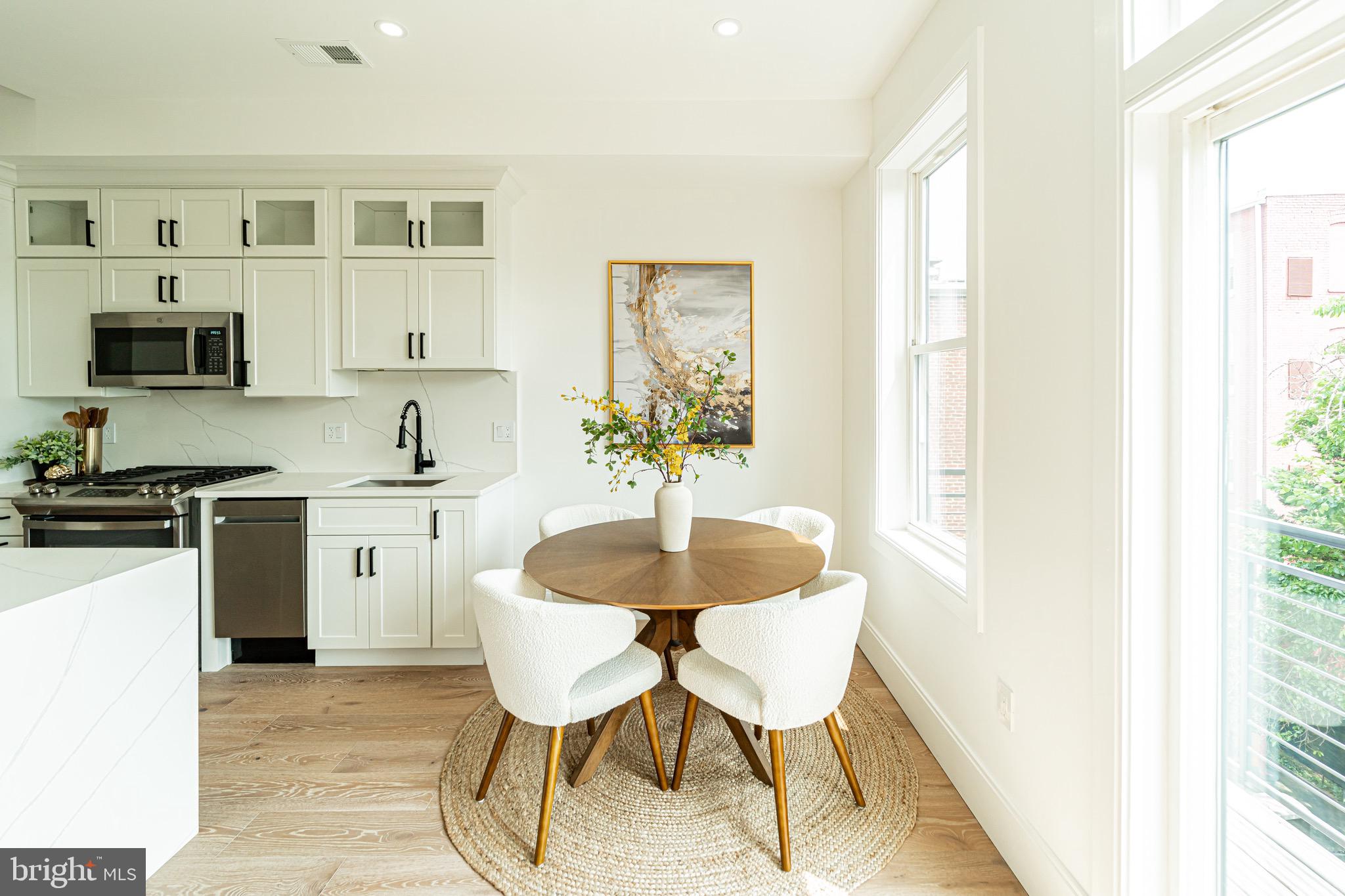 2517 ONTARIO ROAD NW PH8