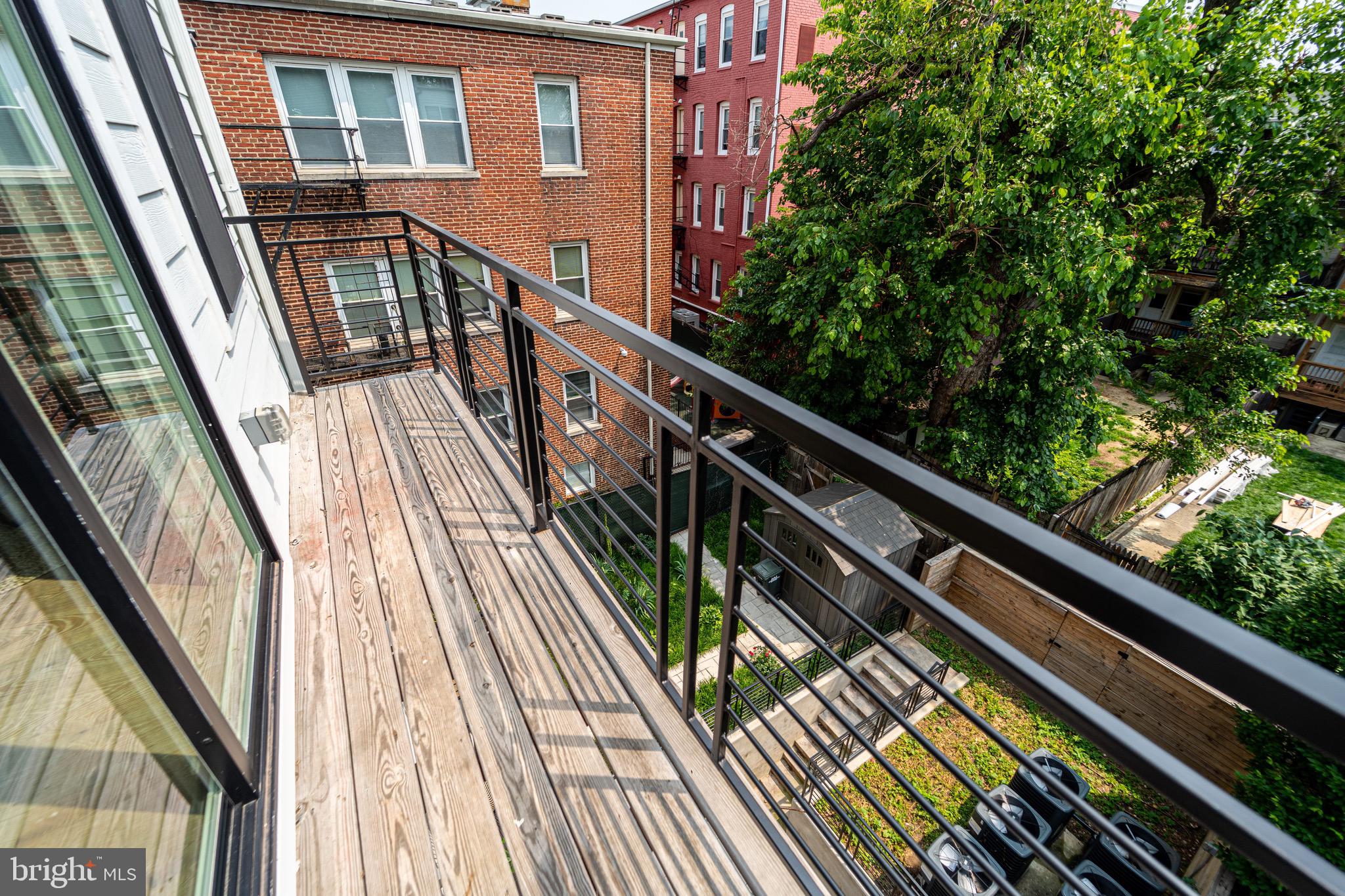 2517 ONTARIO ROAD NW PH8