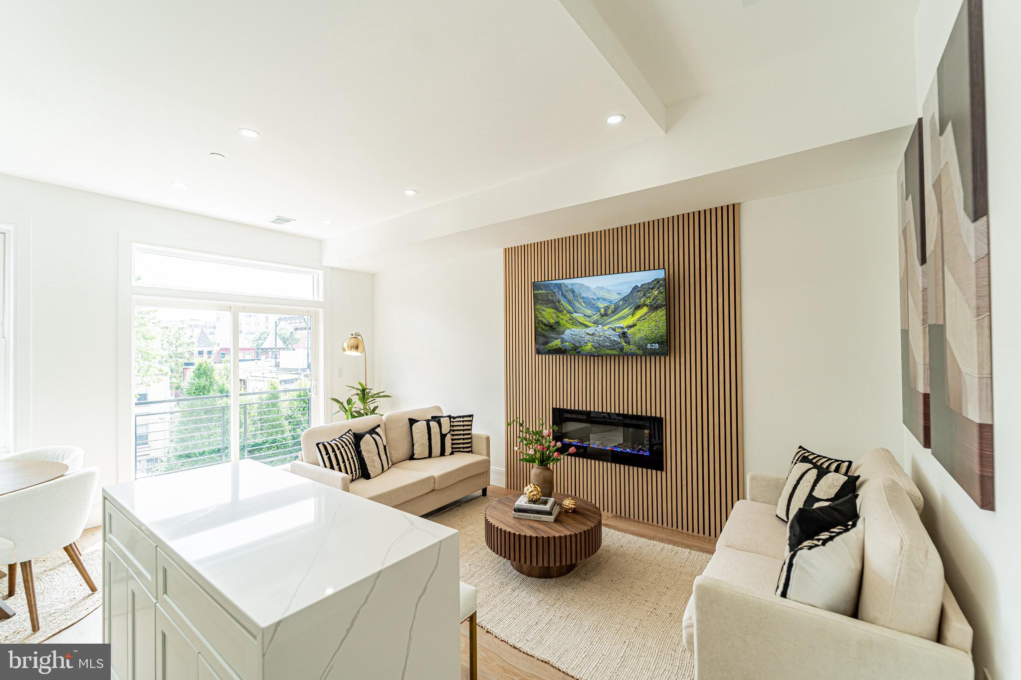 2517 ONTARIO ROAD NW PH8