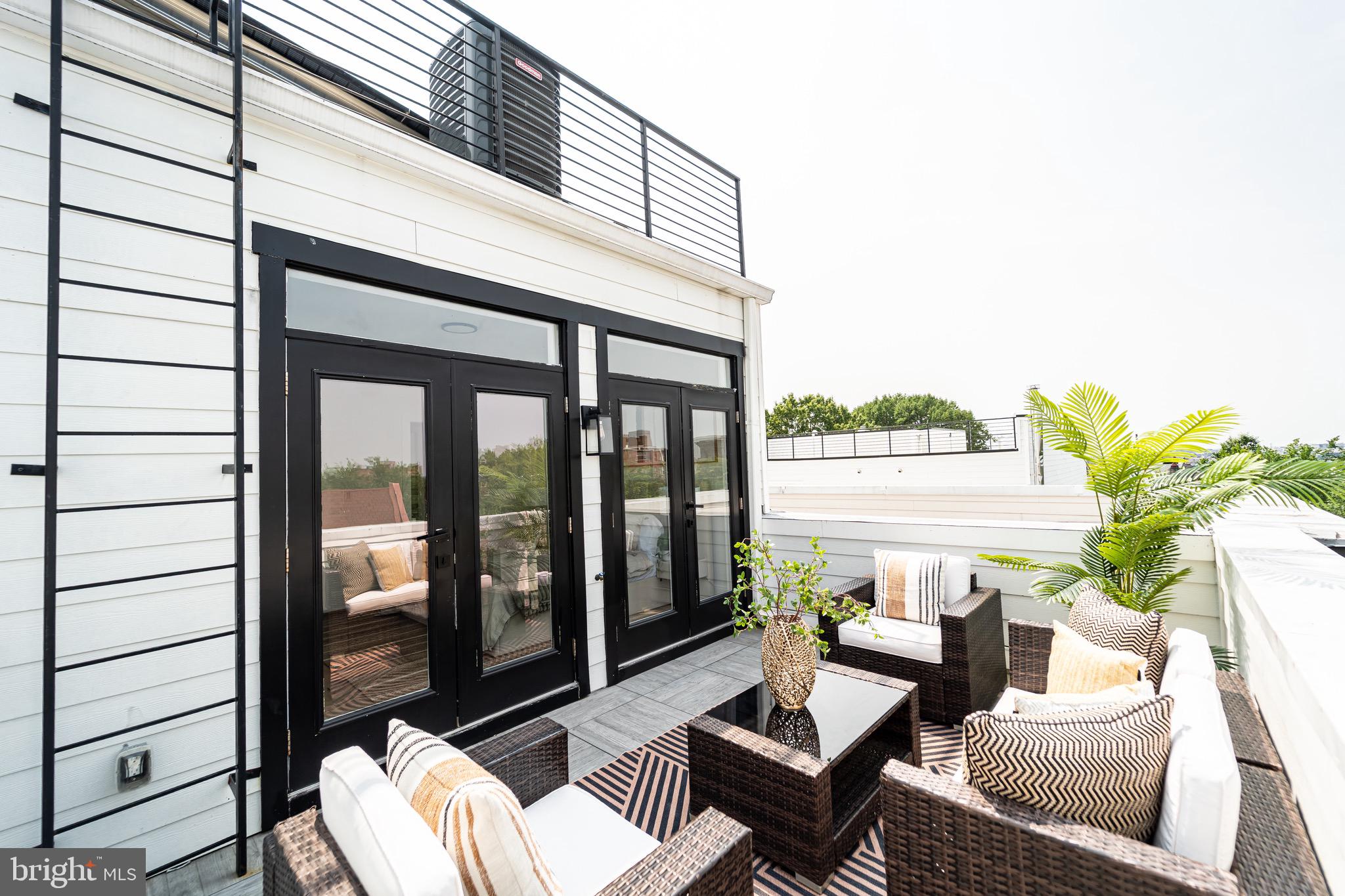 2517 ONTARIO ROAD NW PH8