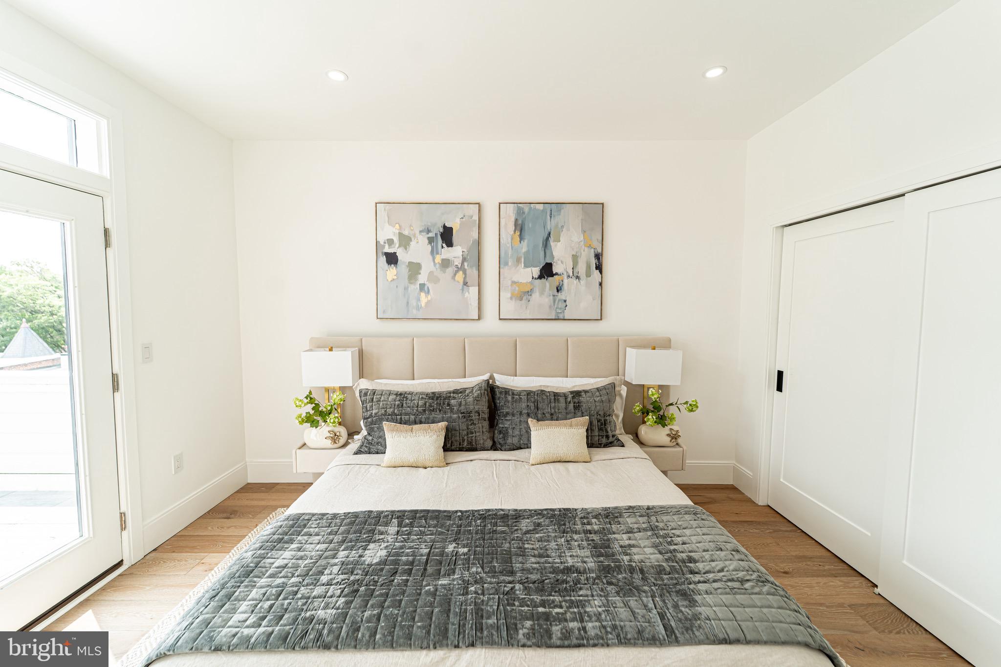 2517 ONTARIO ROAD NW PH8