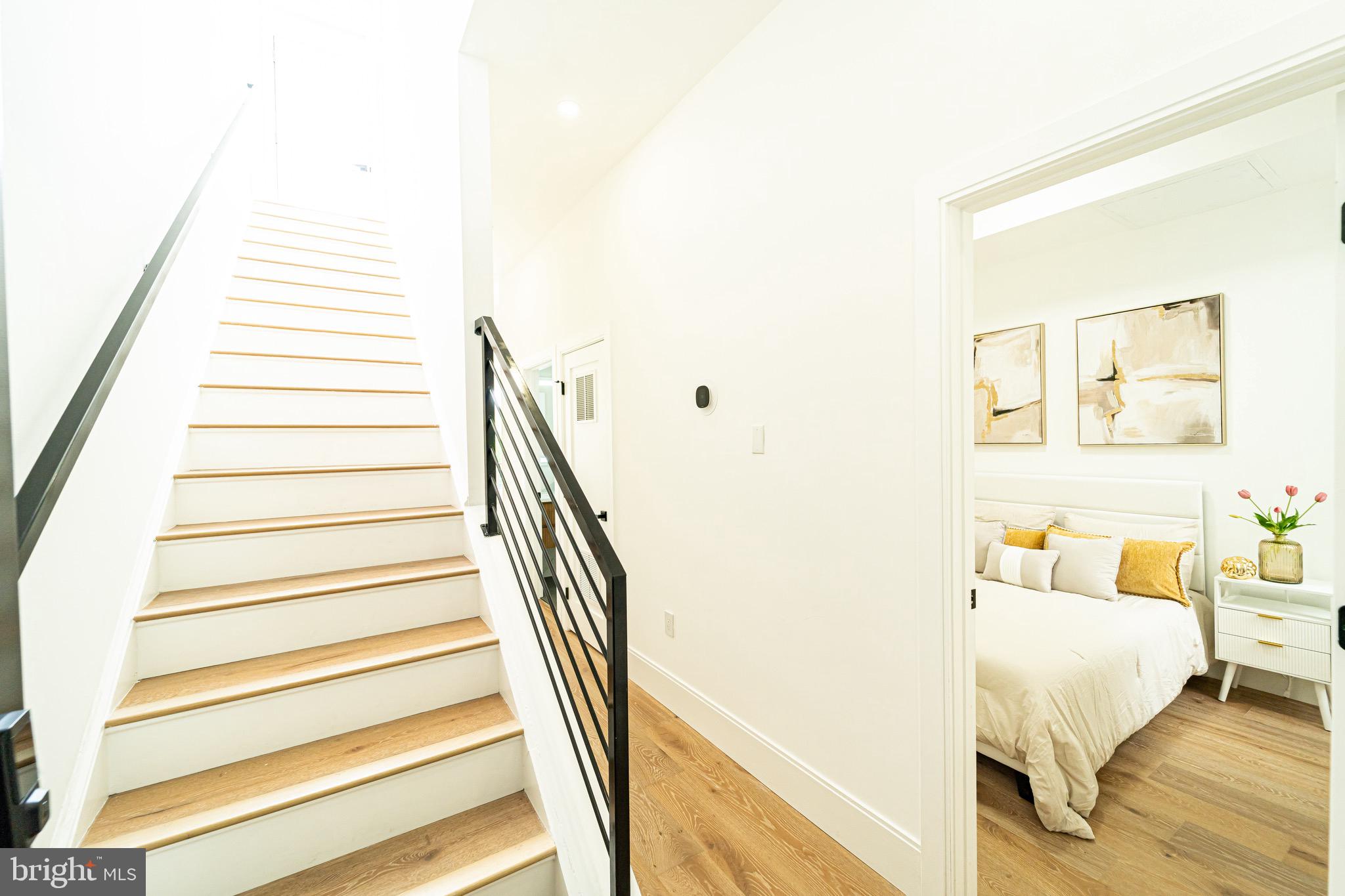 2517 ONTARIO ROAD NW PH8