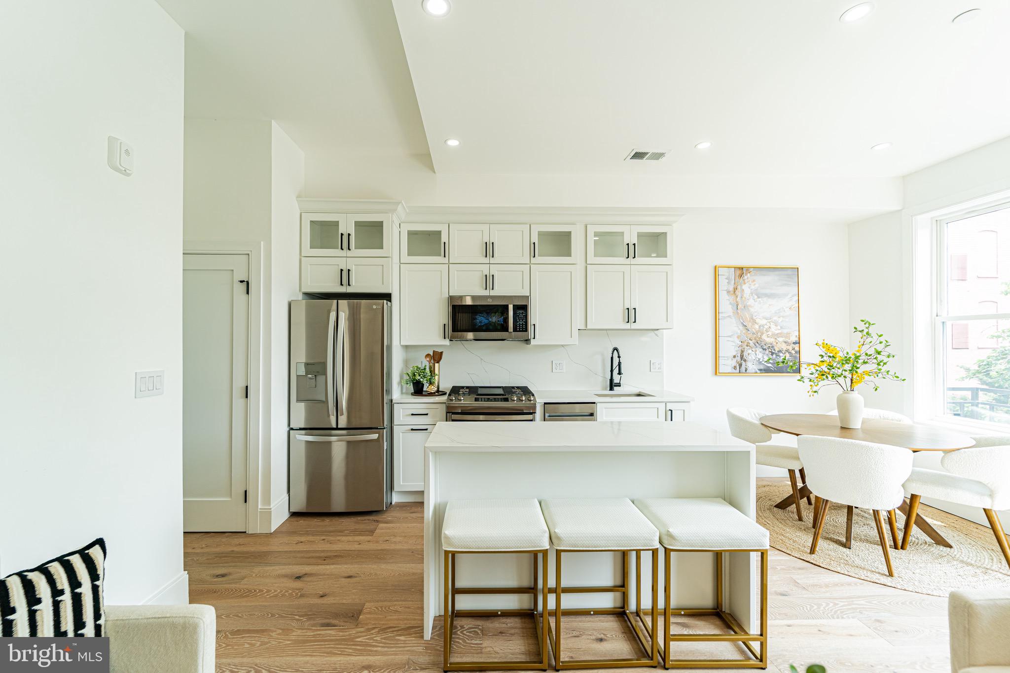 2517 ONTARIO ROAD NW PH8