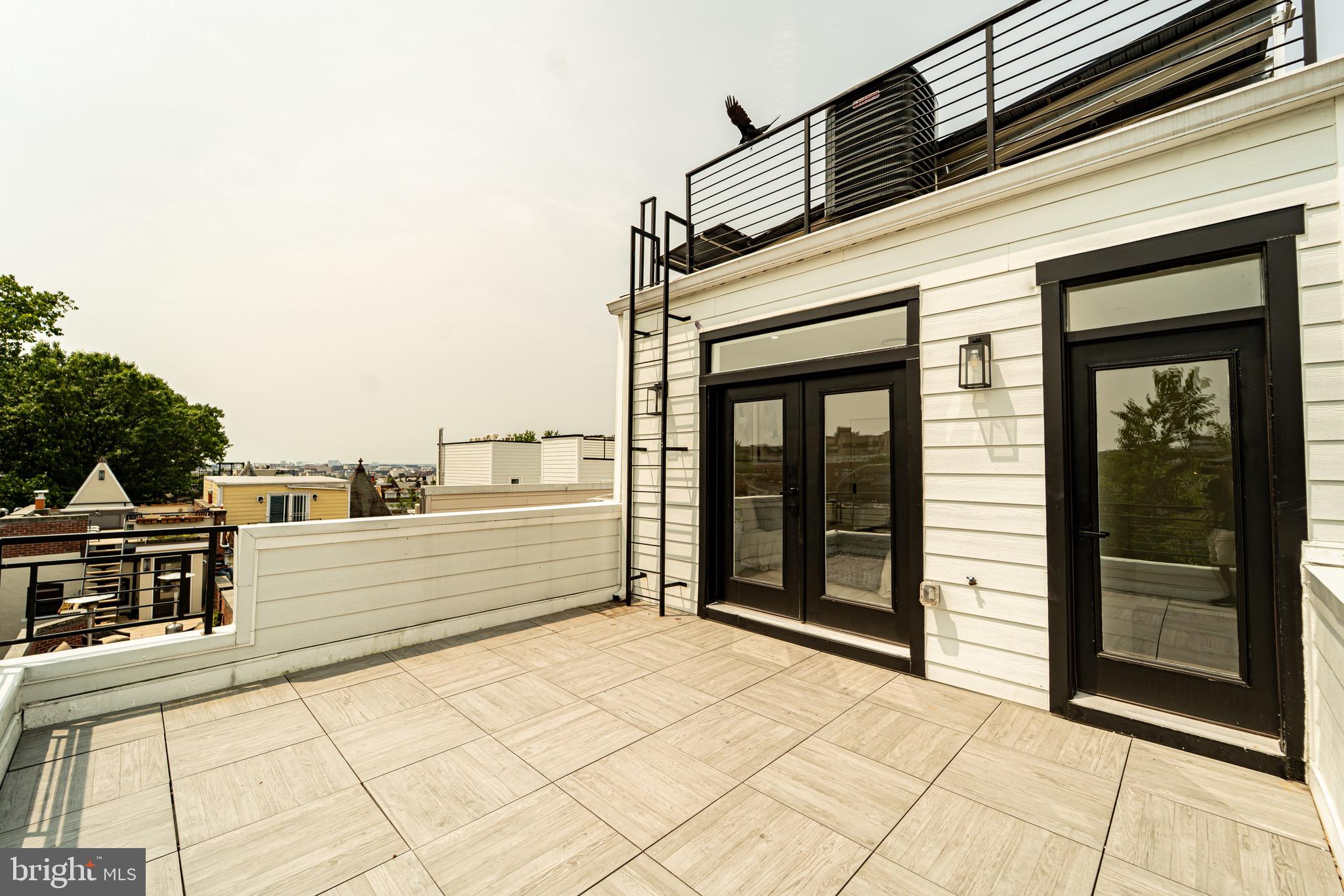 2517 ONTARIO ROAD NW PH8