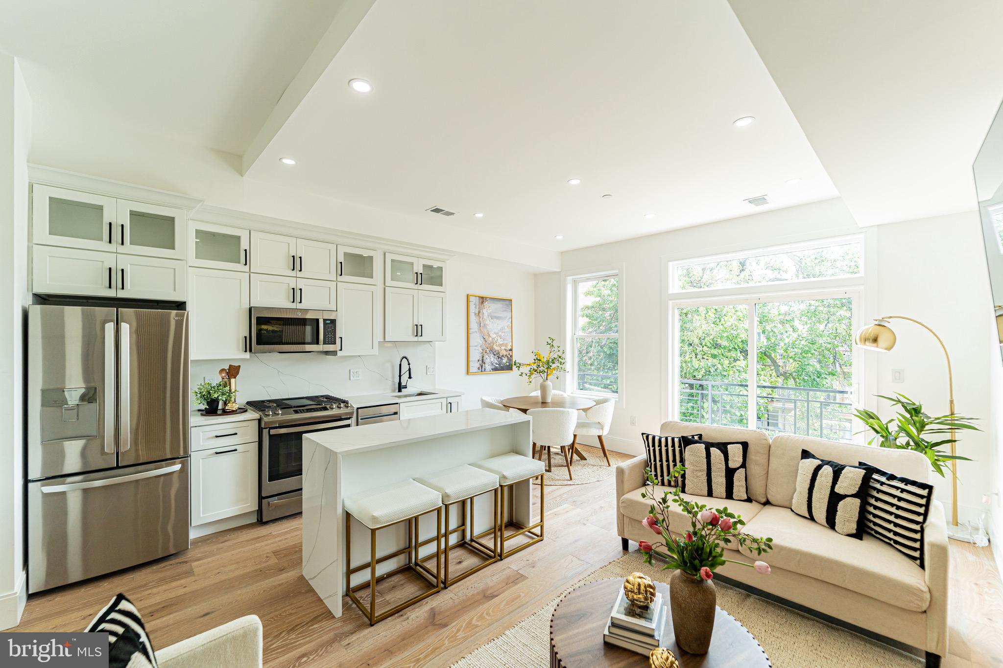 2517 ONTARIO ROAD NW PH8