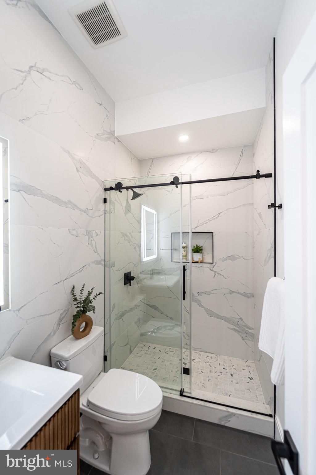 2517 ONTARIO ROAD NW PH8