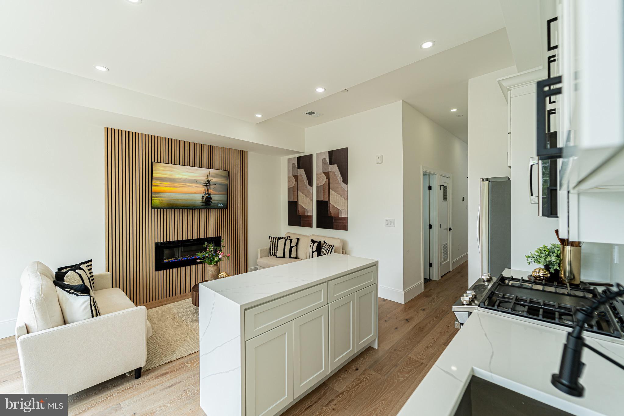 2517 ONTARIO ROAD NW PH8