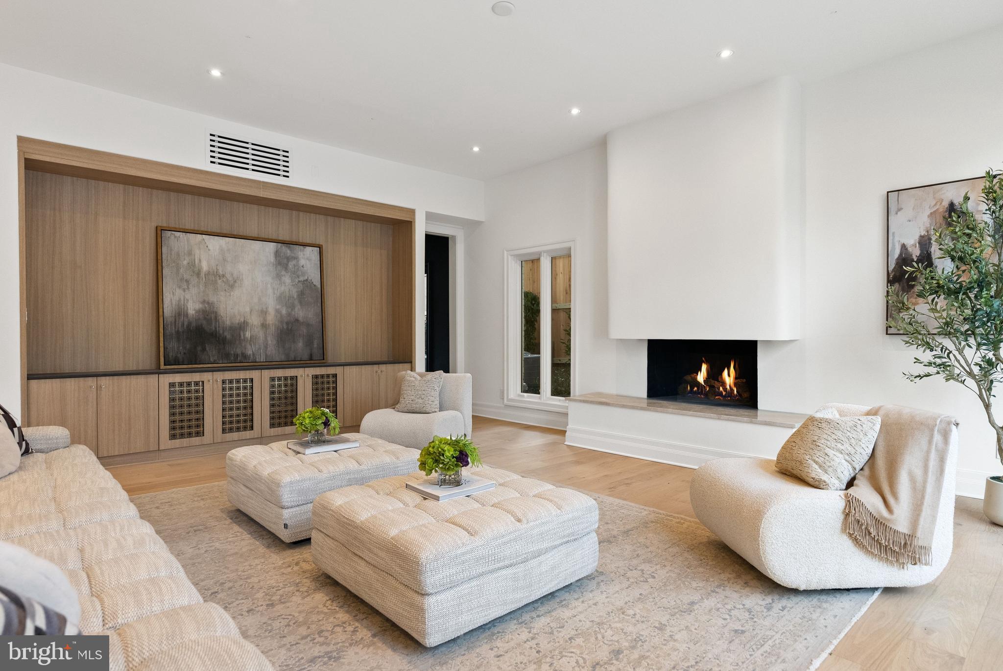 4433 CATHEDRAL AVENUE NW