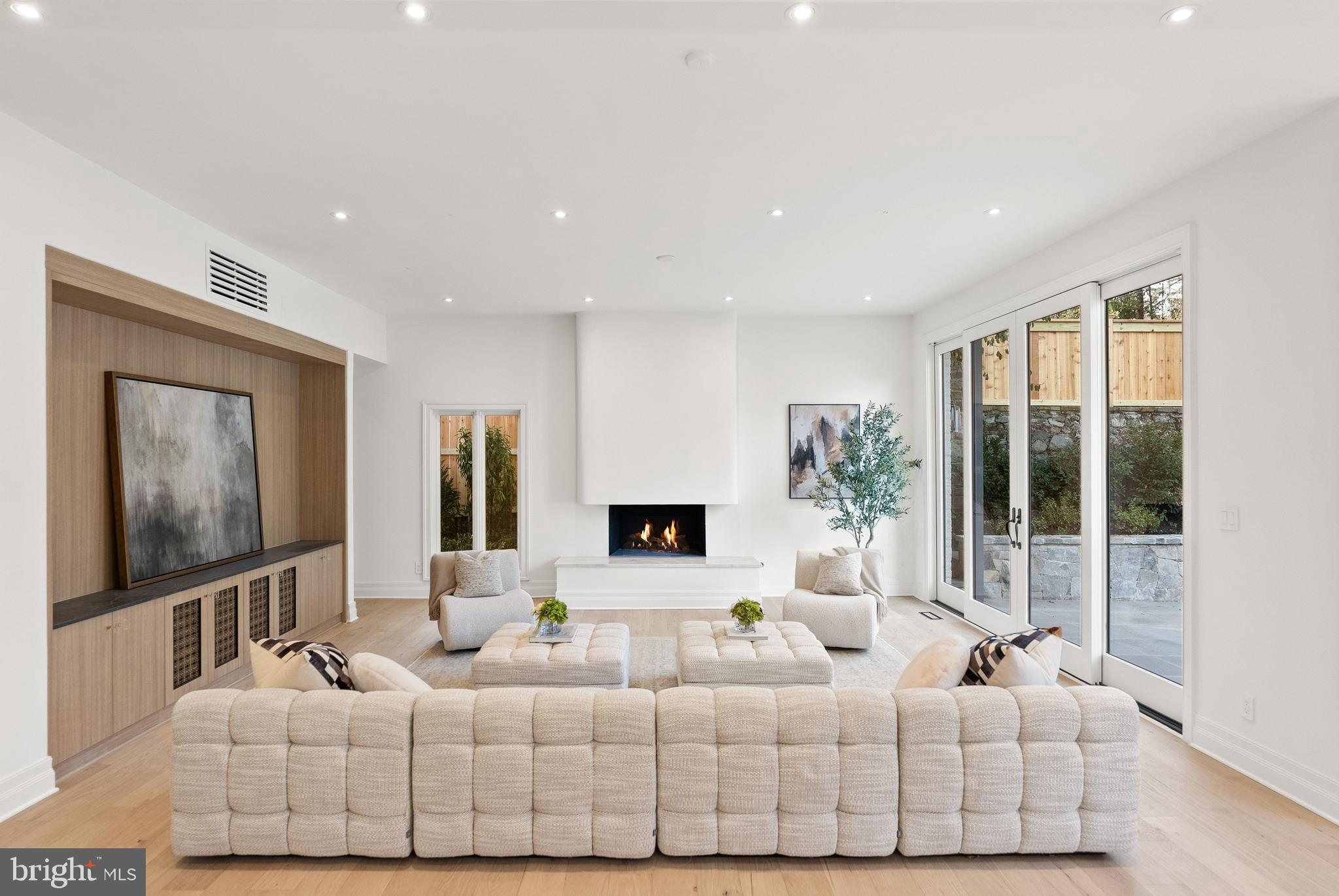 4433 CATHEDRAL AVENUE NW