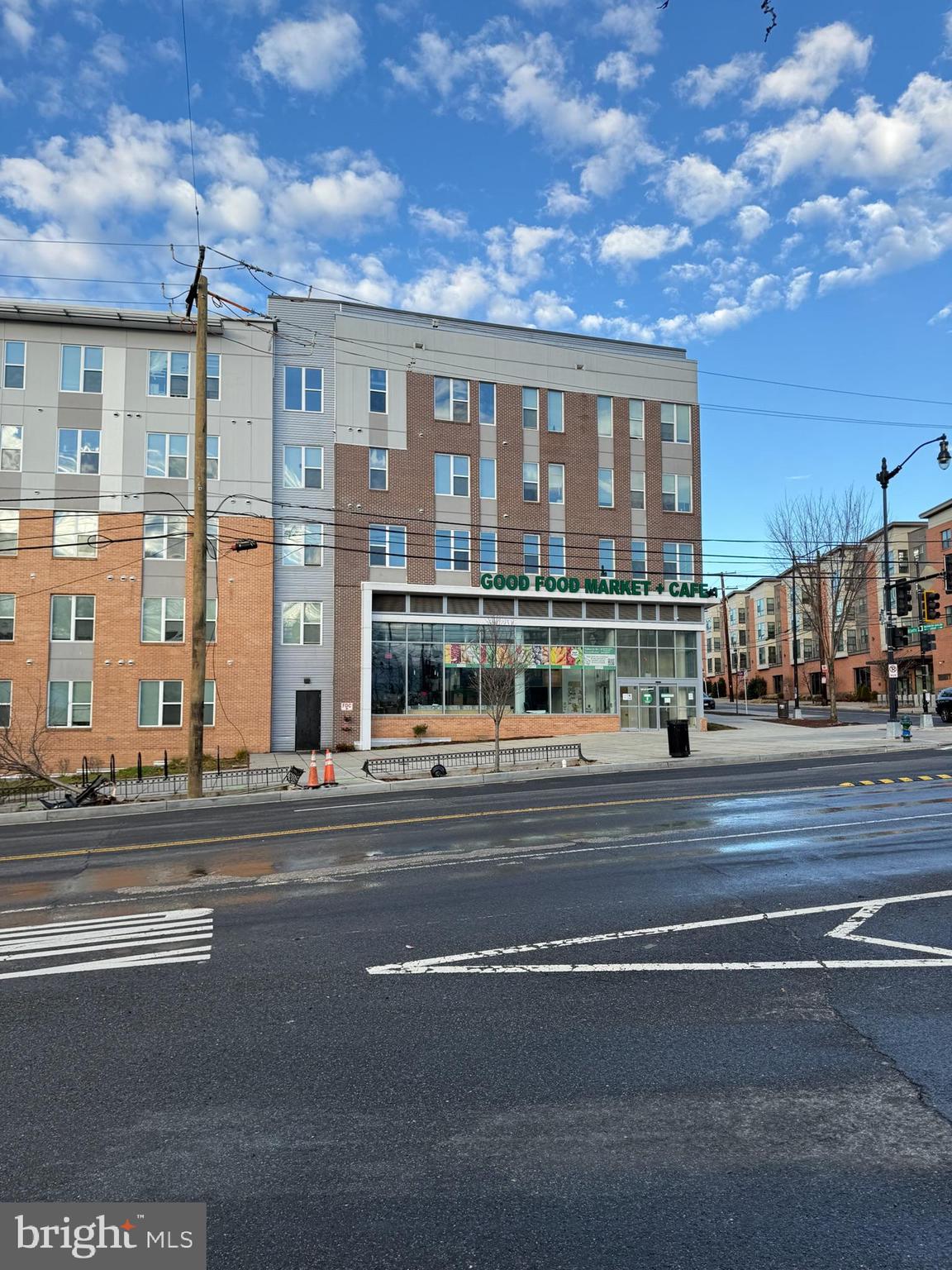 4002 S CAPITOL STREET SE