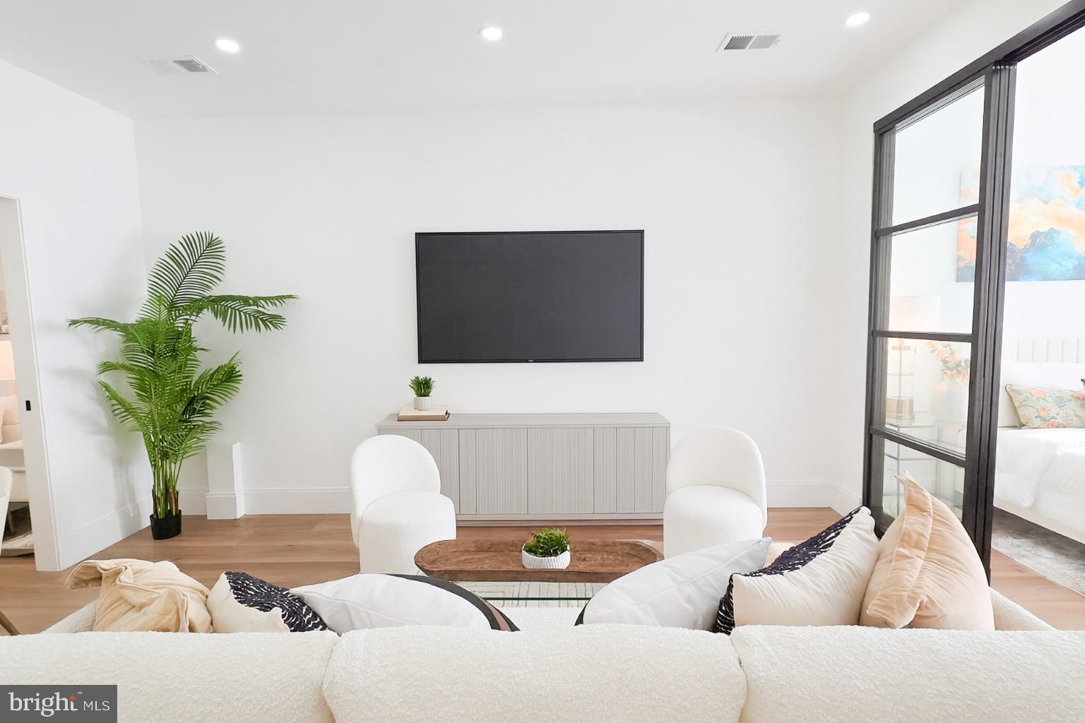 2517 ONTARIO ROAD NW 1