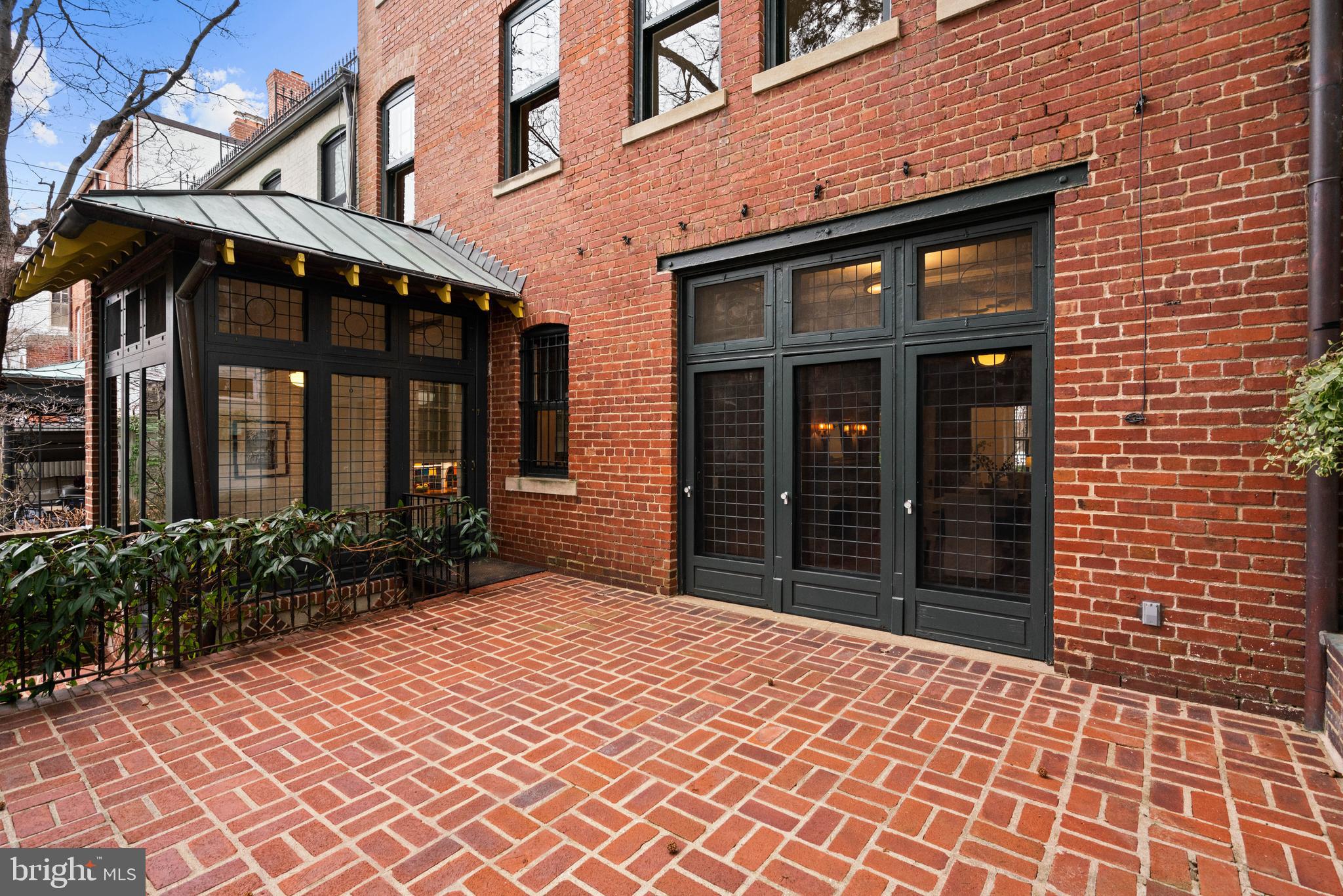 2214 WYOMING AVENUE NW