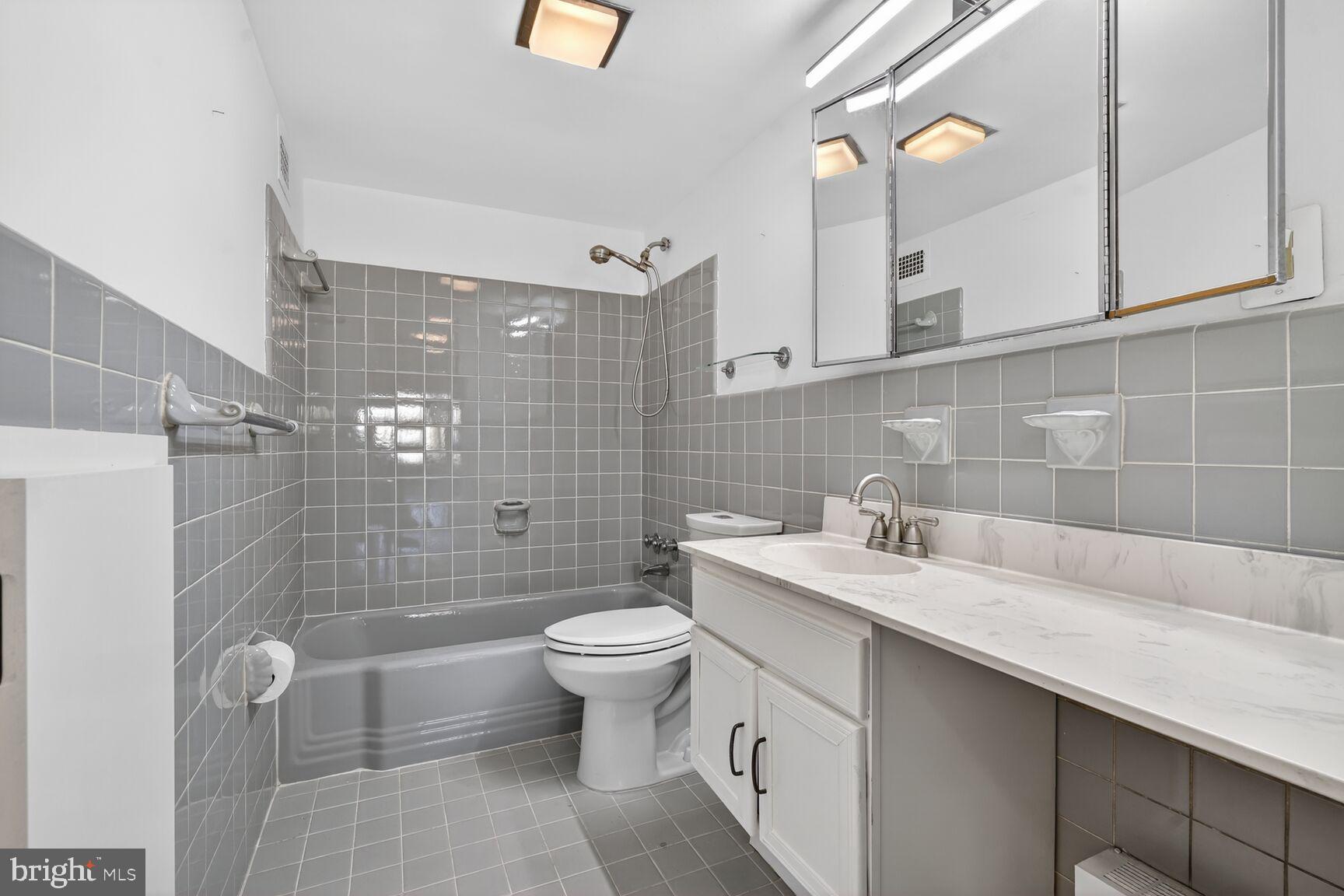 4201 CATHEDRAL AVENUE NW 601E