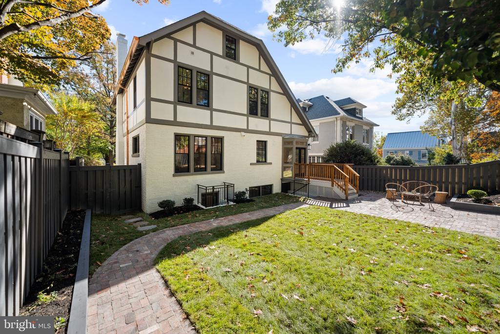2602 36TH PLACE NW