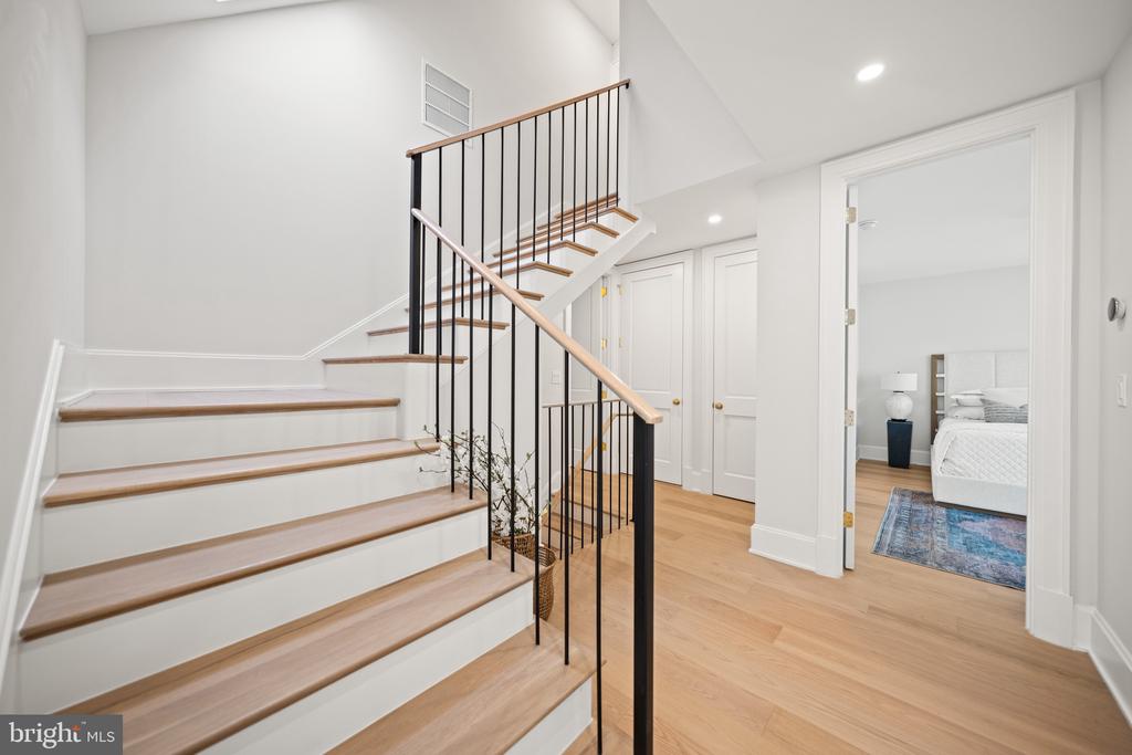 2602 36TH PLACE NW