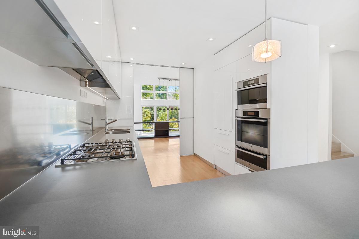 3927 GEORGETOWN COURT NW