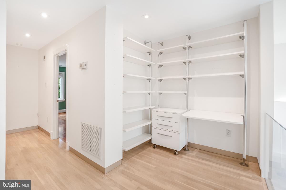 3927 GEORGETOWN COURT NW