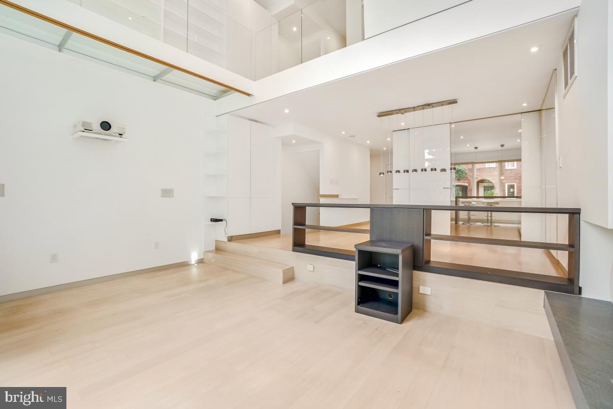 3927 GEORGETOWN COURT NW