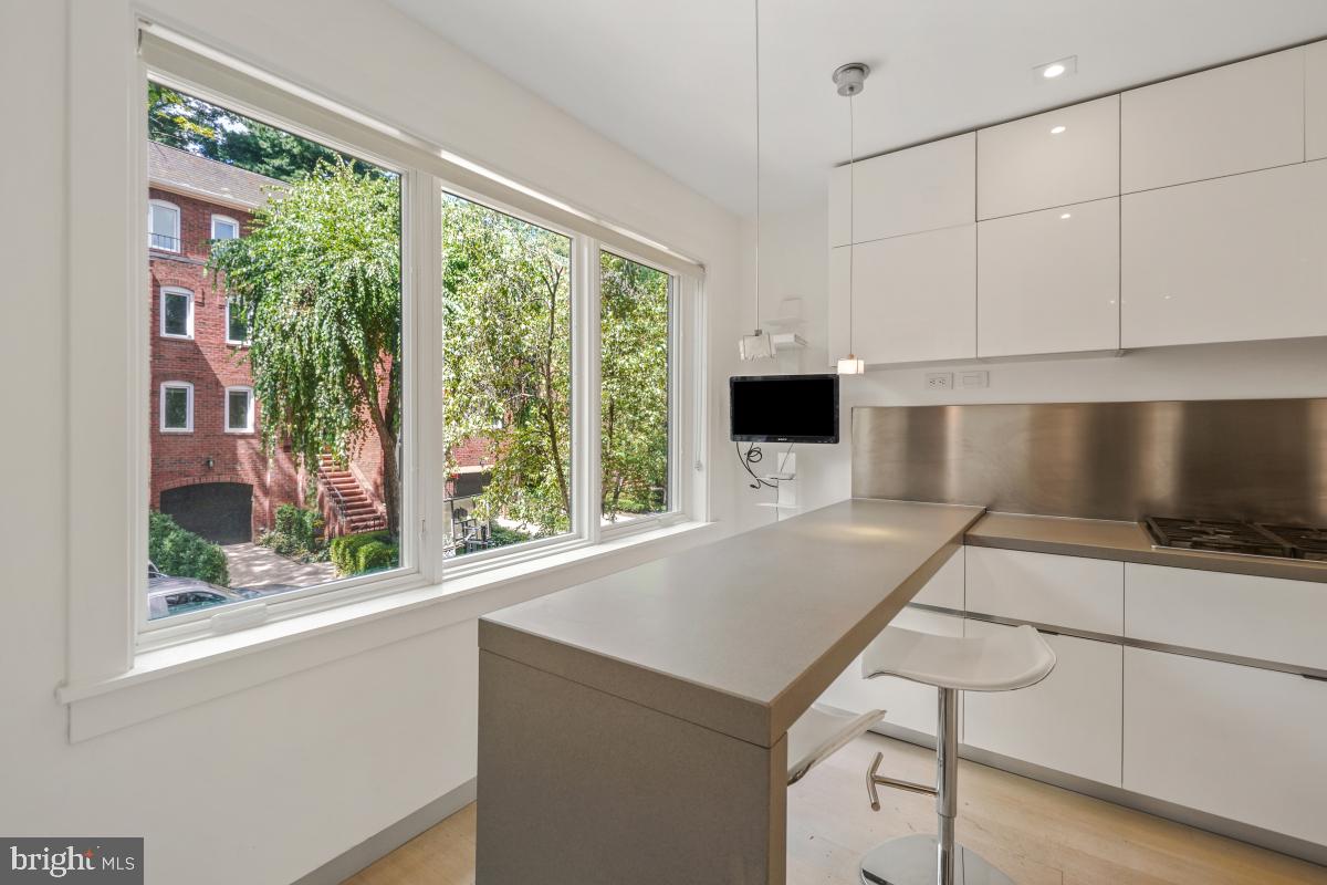 3927 GEORGETOWN COURT NW