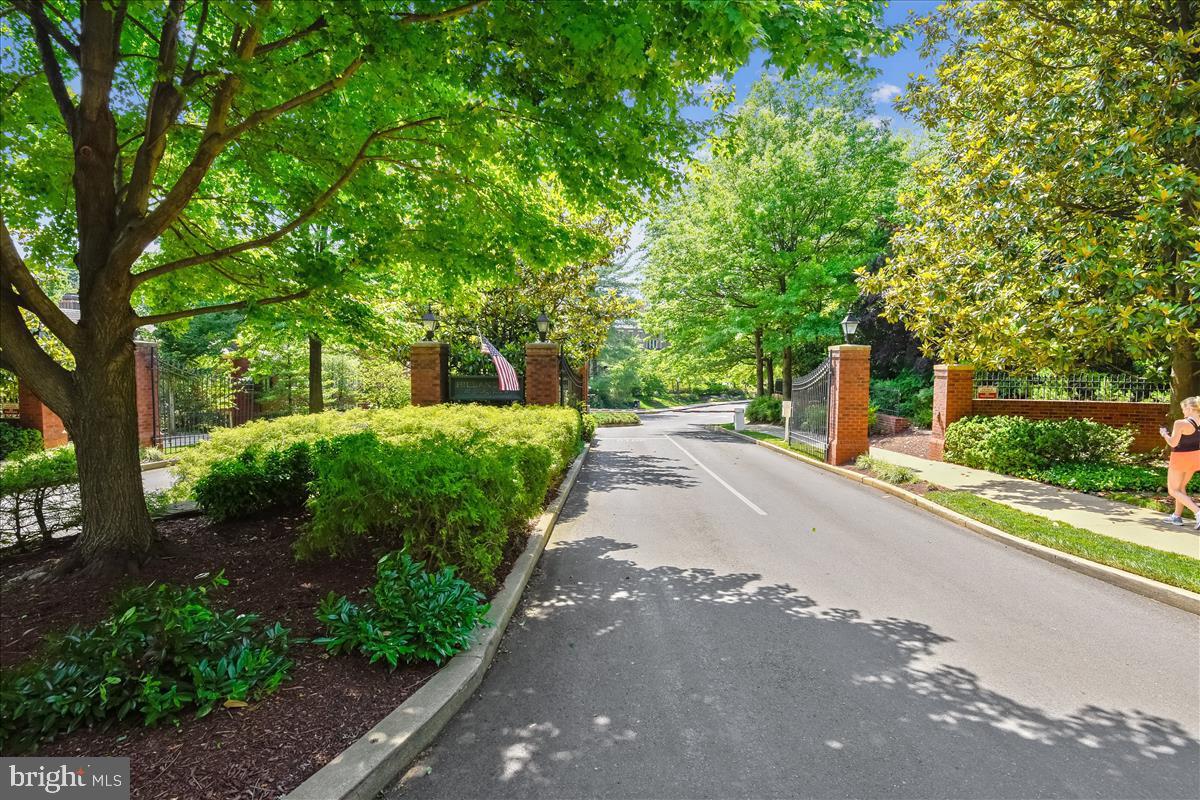 3927 GEORGETOWN COURT NW