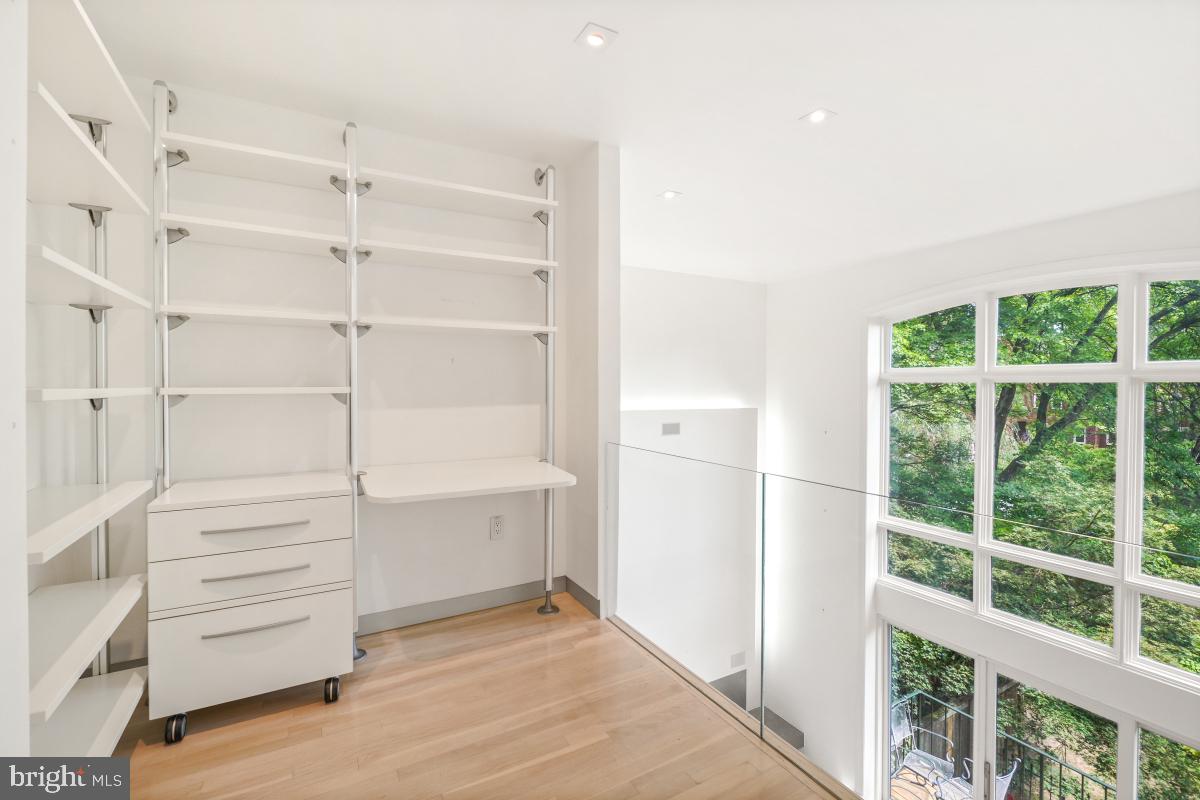 3927 GEORGETOWN COURT NW