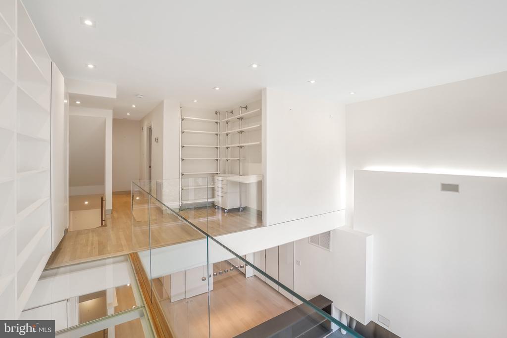 3927 GEORGETOWN COURT NW