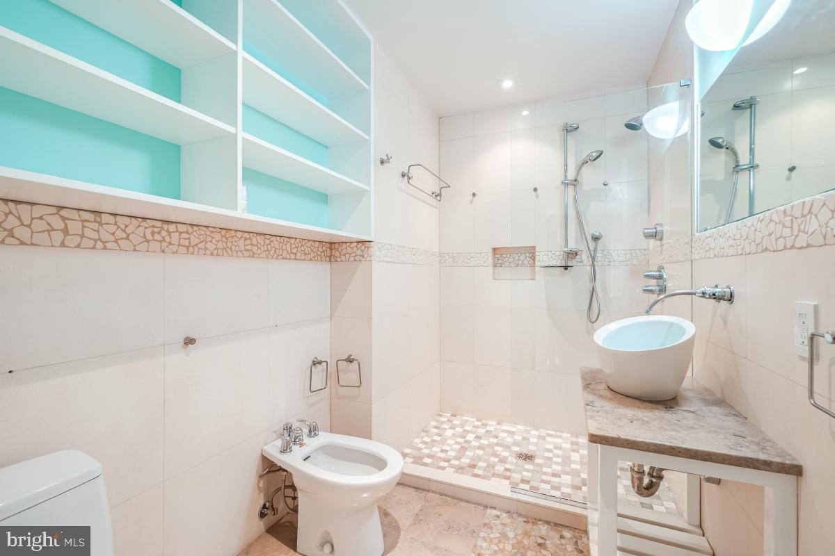 3927 GEORGETOWN COURT NW