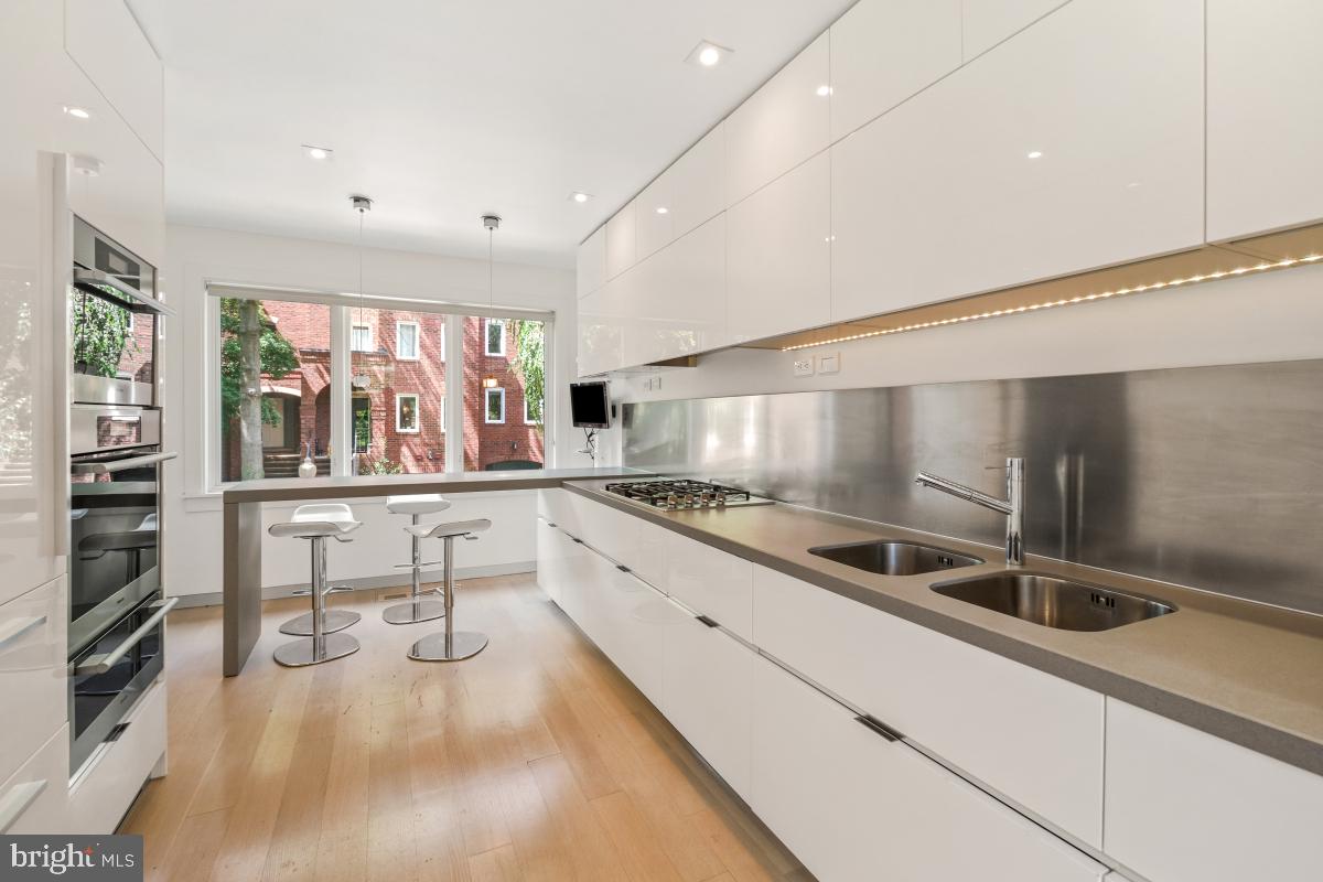 3927 GEORGETOWN COURT NW