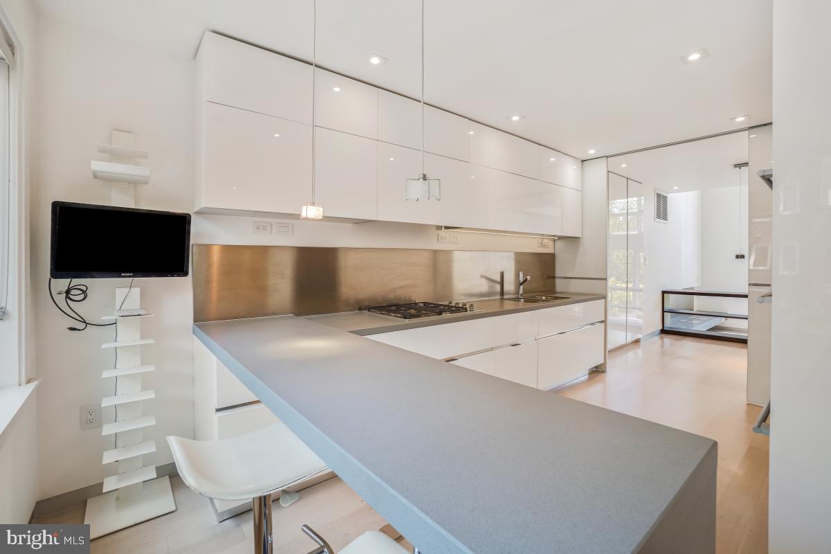 3927 GEORGETOWN COURT NW