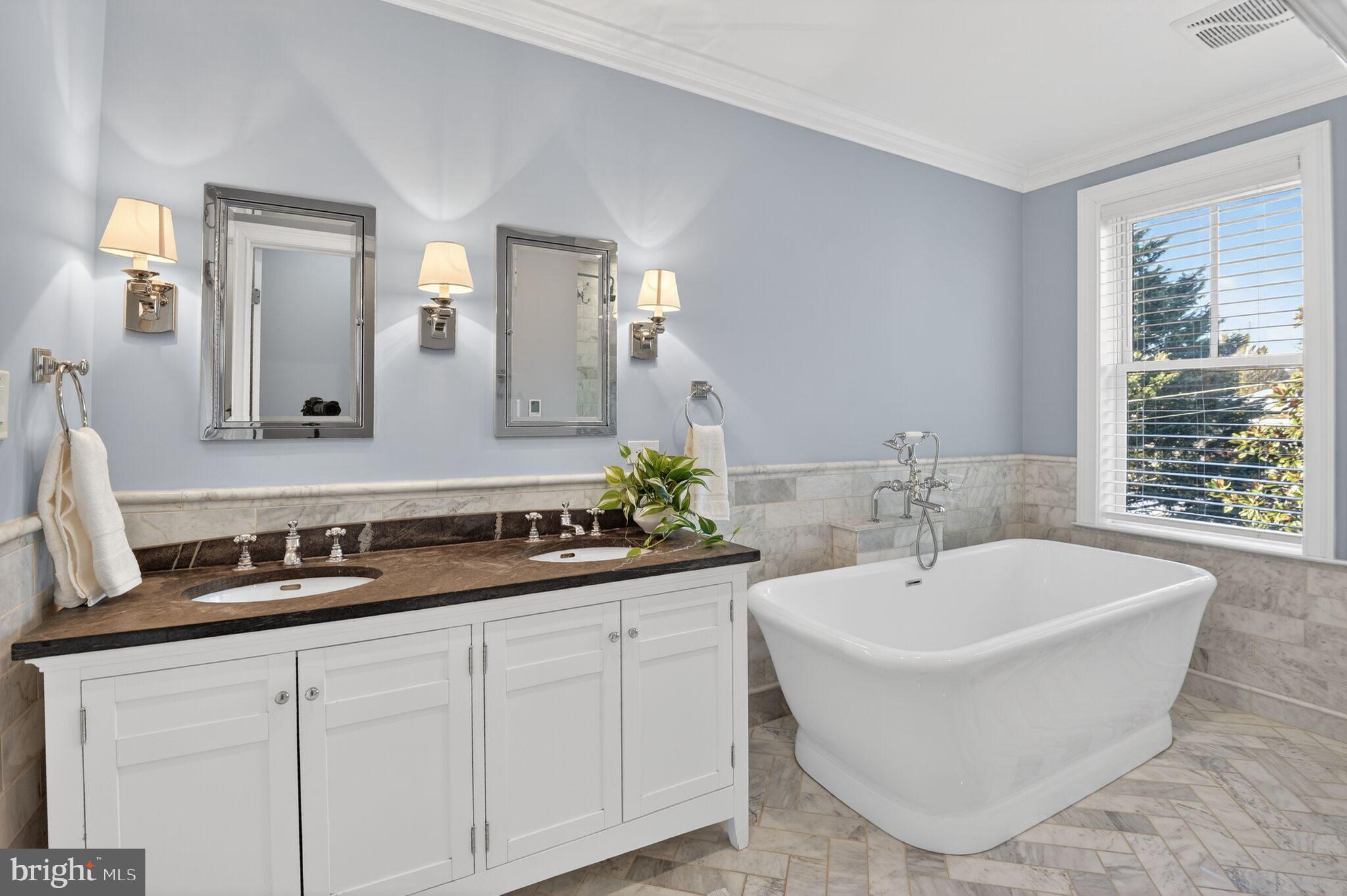 2820 BELLEVUE TERRACE NW