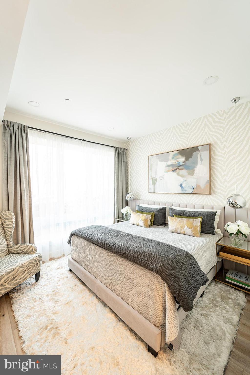 1215 HOLBROOK TERRACE NE 2