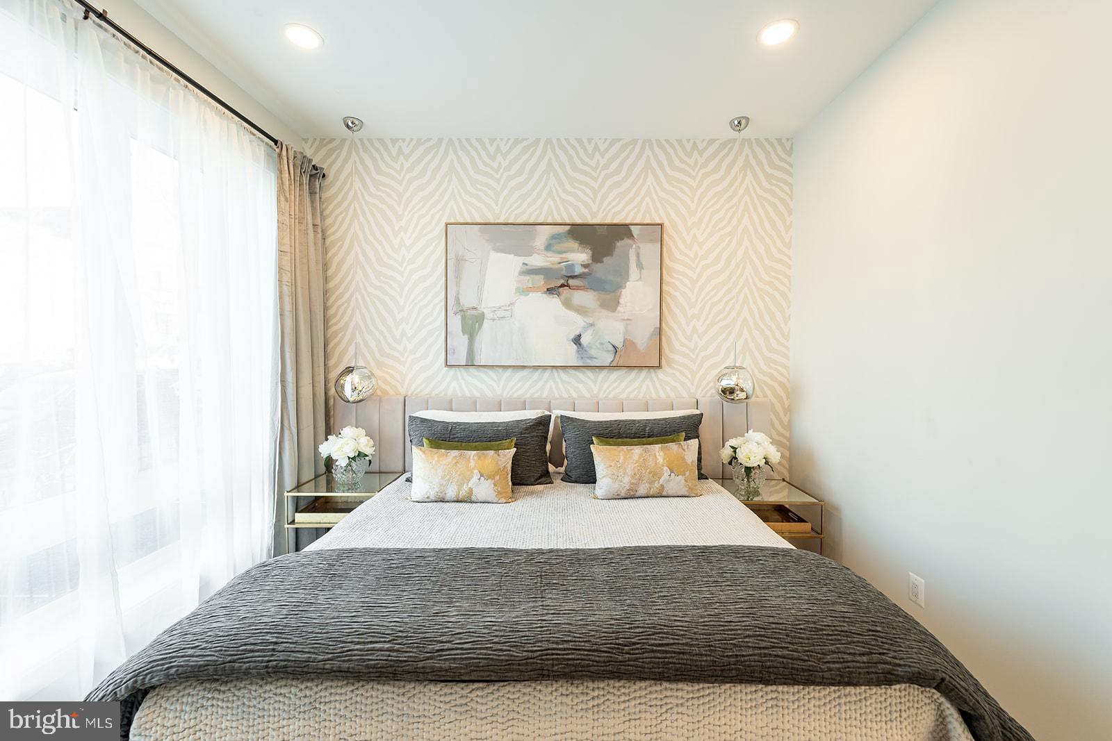 1215 HOLBROOK TERRACE NE 2