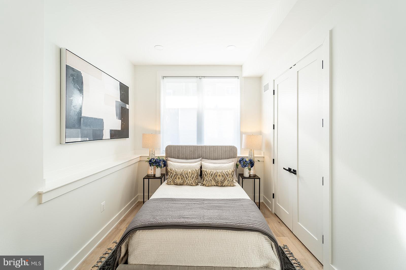 1215 HOLBROOK TERRACE NE 2